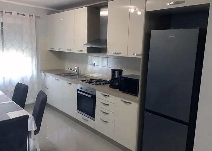 Dan's Apartmán Biograd Na Moru